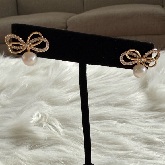 Jewelry - Elegant Gold Bow Earrings with Pearls